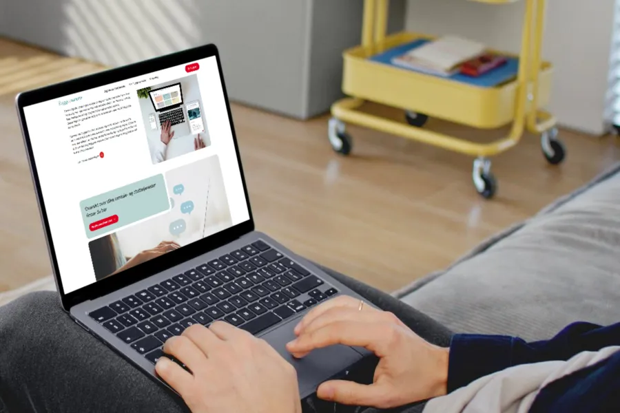 Ein person som brukar ein bærbar PC som viser nettsida til Trygge samtaler