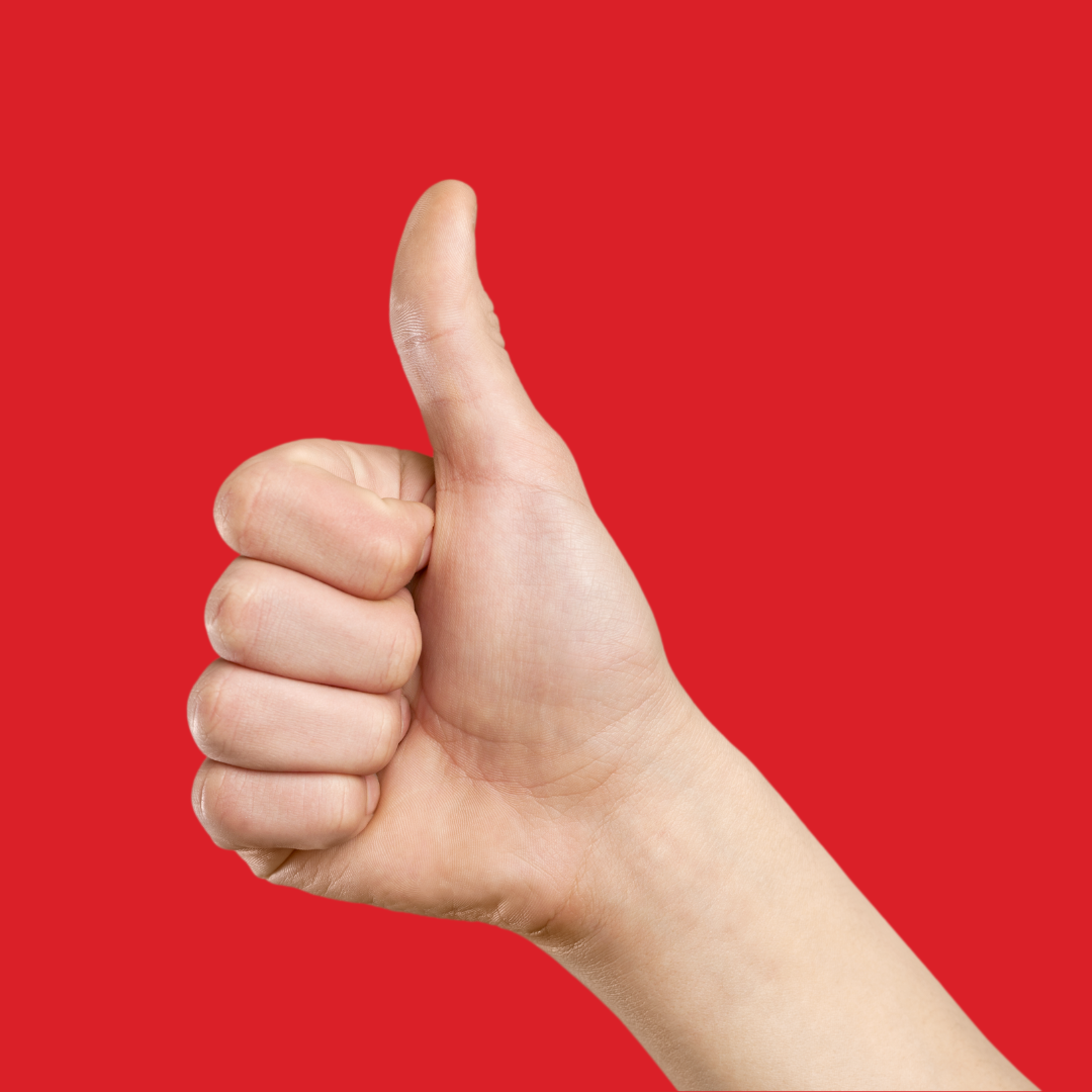 Ei hand med tommel opp.