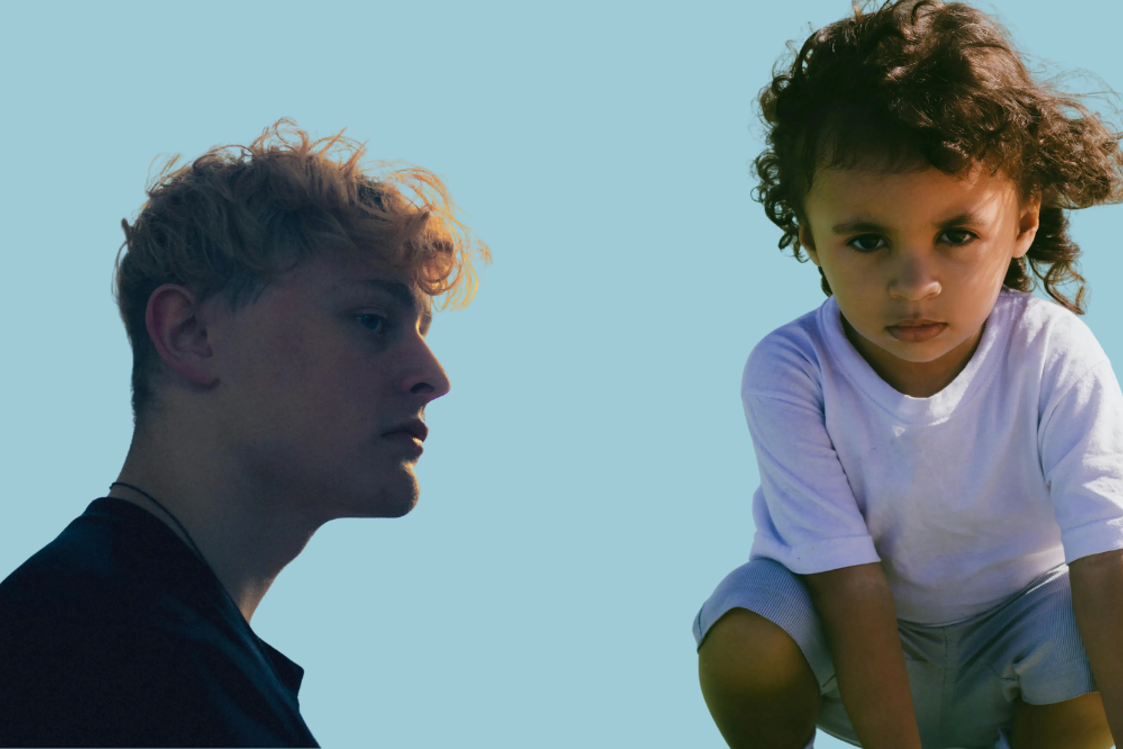 En ung mann og et lite barn